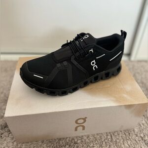 On Cloud Women’s Shoes Size 7 Cloud 5 Waterproof